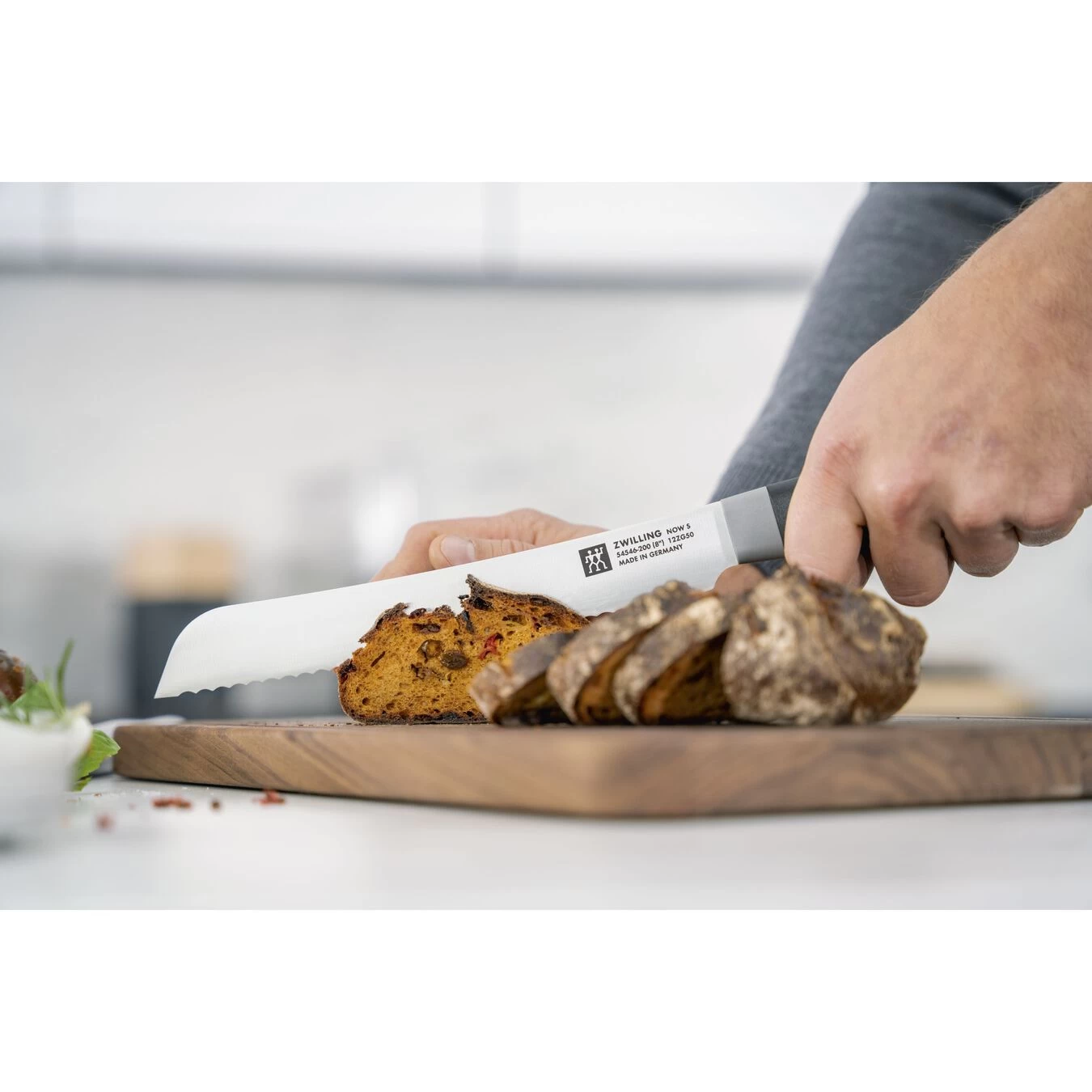 Zwilling Coltello Da Pane Seghettato - 20 Cm, Nero - immagine 3